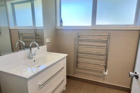 Photo of property in 2/186 Blighs Road, Strowan, Christchurch, 8052