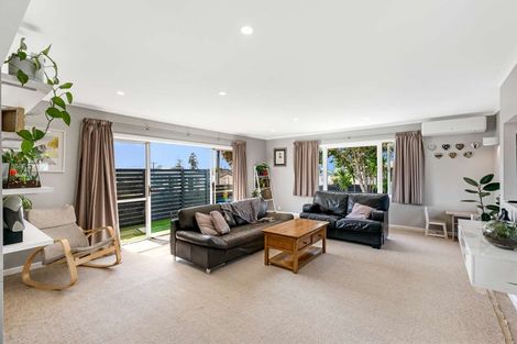 Photo of property in 58 Tiroroa Avenue, Te Atatu South, Auckland, 0610