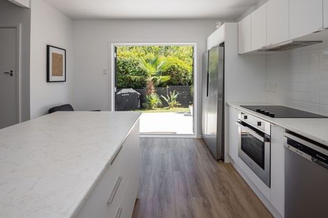 Photo of property in 33 Coote Road, Bluff Hill, Napier, 4110