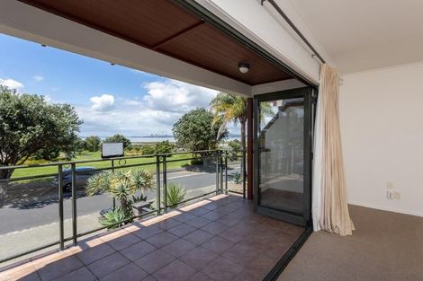 Photo of property in 34 Danica Esplanade, Te Atatu Peninsula, Auckland, 0610