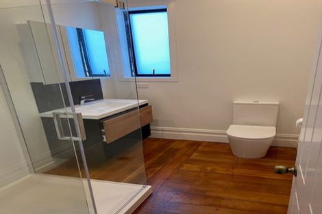 Photo of property in 17 Te Wharepouri Street, Berhampore, Wellington, 6023