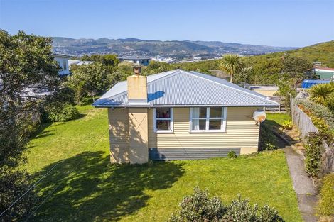 Photo of property in 67 Pikarere Street, Titahi Bay, Porirua, 5022