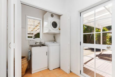 Photo of property in 9 Pah Road, Cockle Bay, Auckland, 2014