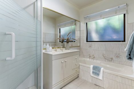 Photo of property in 3 Fielding Crescent, Farm Cove, Auckland, 2012