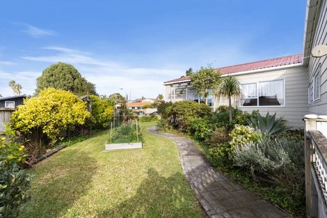 Photo of property in 6 Lillian Place, Orewa, 0931