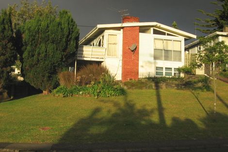 Photo of property in 122 Vodanovich Road, Te Atatu South, Auckland, 0610