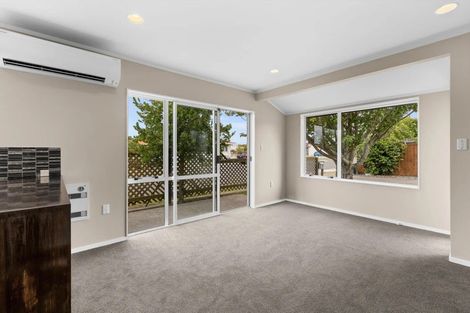 Photo of property in 2/1400 Woodstock Avenue, Mayfair, Hastings, 4122