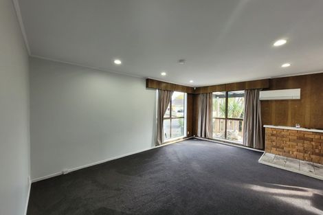 Photo of property in 2 Massine Place, Randwick Park, Auckland, 2105