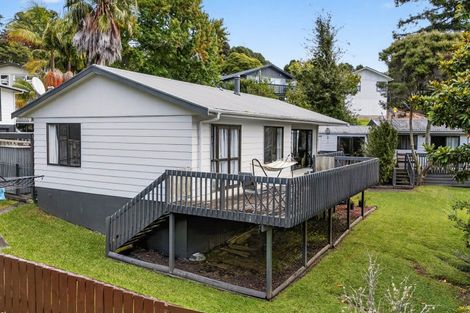 Photo of property in 8 Wirihana Road, Titirangi, Auckland, 0604
