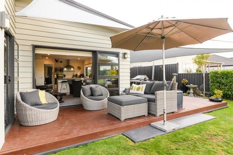 Photo of property in 4a Silkwood Place, Fitzherbert, Palmerston North, 4410