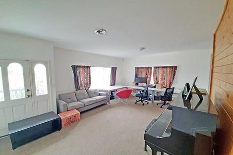 Photo of property in 16 Mallard Place, Unsworth Heights, Auckland, 0632