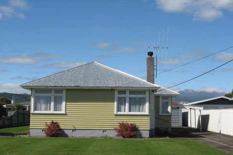 Photo of property in 10 Quinn Road, Levin, 5510
