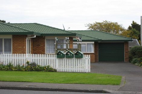 Photo of property in 2/210 Mangorei Road, Merrilands, New Plymouth, 4312