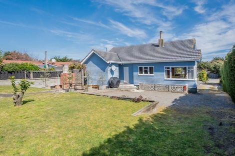 Photo of property in 35 Rangihiroa Street, Waikanae Beach, Waikanae, 5036
