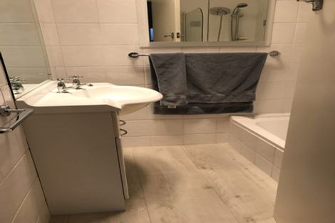 Photo of property in 2/24 Garadice Road, Rothesay Bay, Auckland, 0630