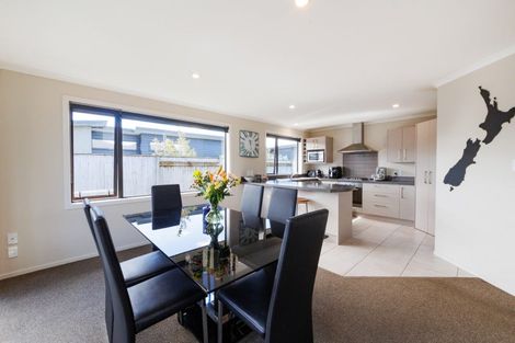 Photo of property in 16 Lorenzo Place, Kelvin Grove, Palmerston North, 4414