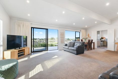 Photo of property in 17 Salmond Place, Dinsdale, Hamilton, 3204