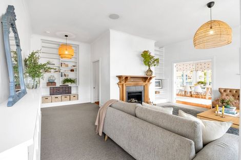 Photo of property in 40 Reserve Terrace, Lyttelton, 8082