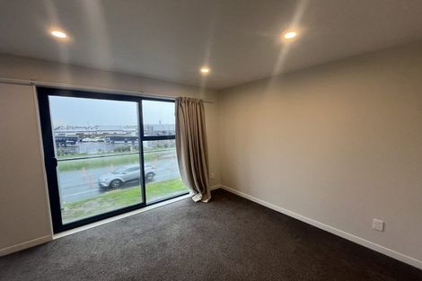Photo of property in 3/86 Fred Taylor Drive, Westgate, Auckland, 0814