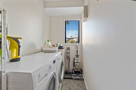 Photo of property in 9 Wyatt Place, Glendene, Auckland, 0602