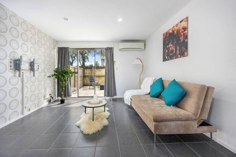 Photo of property in 8/85 Portage Road, New Lynn, Auckland, 0600