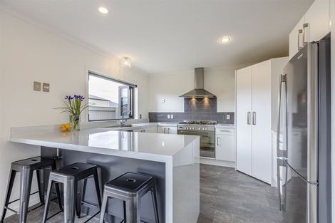 Photo of property in 23 Chestnut Close, Kelvin Grove, Palmerston North, 4414