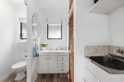 Photo of property in 1/67 Browns Bay Road, Browns Bay, Auckland, 0630