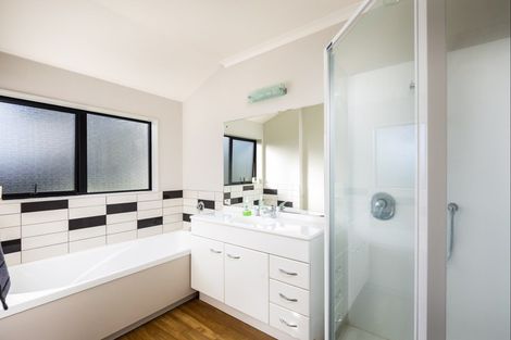 Photo of property in 395 Manutahi Road, Lepperton, New Plymouth, 4373