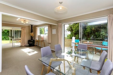 Photo of property in 17 Linda Street, Oakura, 4314