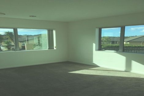 Photo of property in 50 Huntington Park Drive, Greenhithe, Auckland, 0632