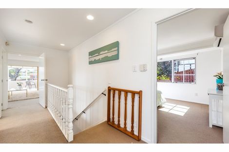 Photo of property in 31 John Davis Road, Mount Roskill, Auckland, 1041