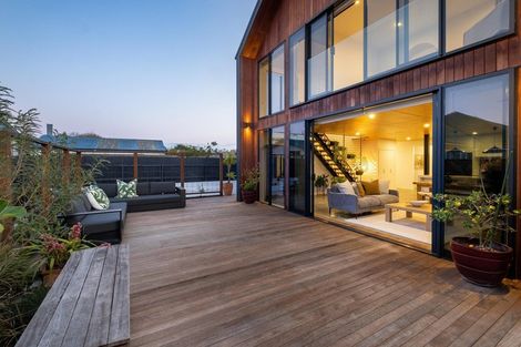 Photo of property in 52 Charles Street, Westshore, Napier, 4110