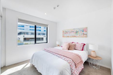 Photo of property in Apollo Apartments, 201/46 Rosedale Road, Rosedale, Auckland, 0632