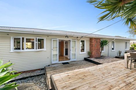 Photo of property in 58 Tiroroa Avenue, Te Atatu South, Auckland, 0610