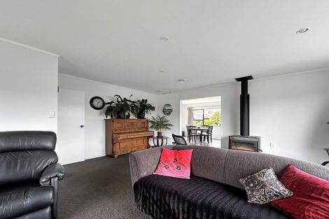 Photo of property in 6 Highbury Drive, Levin, 5510