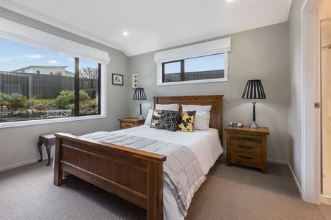 Photo of property in 21 Nelson Avenue, Aotea, Porirua, 5024