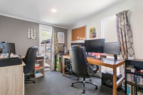 Photo of property in 1/9 Poinsettia Place, Henderson, Auckland, 0610