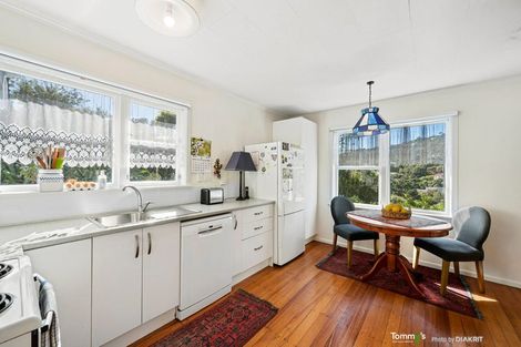 Photo of property in 105 Churchill Drive, Crofton Downs, Wellington, 6035