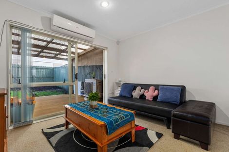 Photo of property in 65 Brashier Circle, Sunnyvale, Auckland, 0612