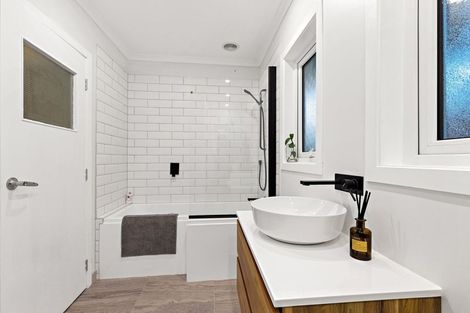 Photo of property in 67 Roberts Road, Te Atatu South, Auckland, 0610