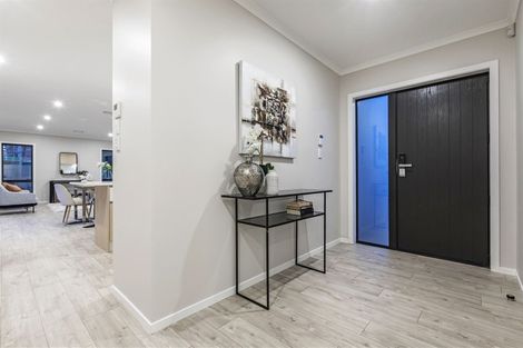 Photo of property in 8 Vogwill Road, Kumeu, 0810