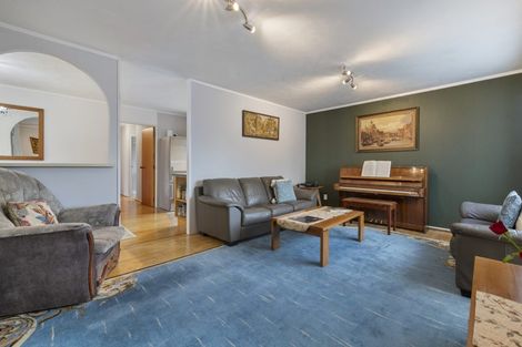 Photo of property in 6 Coubray Place, Botany Downs, Auckland, 2010