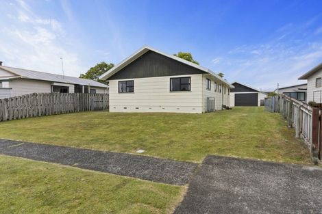Photo of property in 118 Charleston Avenue, Whangamata, 3620