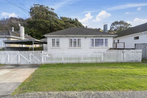 Photo of property in 195 Wellington Road, Wainuiomata, Lower Hutt, 5014