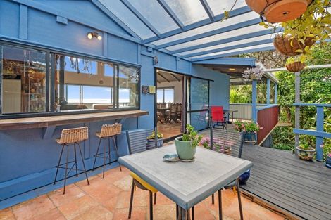 Photo of property in 100 Seaview Road, Piha, New Lynn, 0772