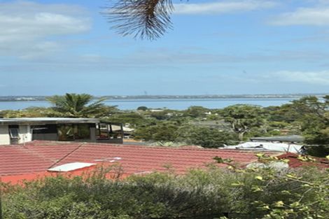 Photo of property in 3/15 Sea Vista Avenue, Beach Haven, Auckland, 0626