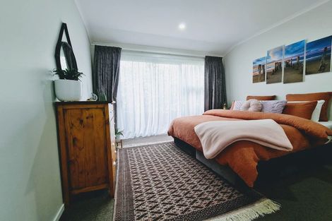 Photo of property in 23a Rena Place, West Harbour, Auckland, 0618