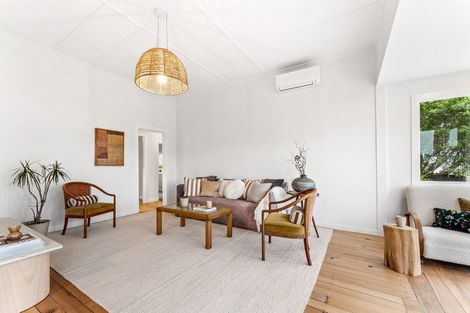 Photo of property in 24 Jean Place, Stanmore Bay, Whangaparaoa, 0932