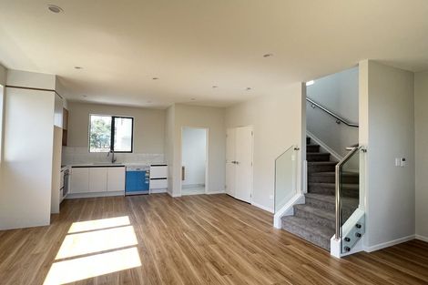 Photo of property in 1 Camelot Place, Glenfield, Auckland, 0629