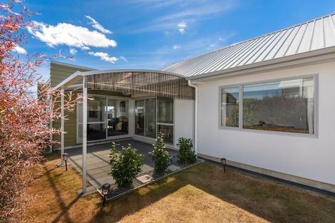 Photo of property in 6 Grace Cove, Aotea, Porirua, 5024